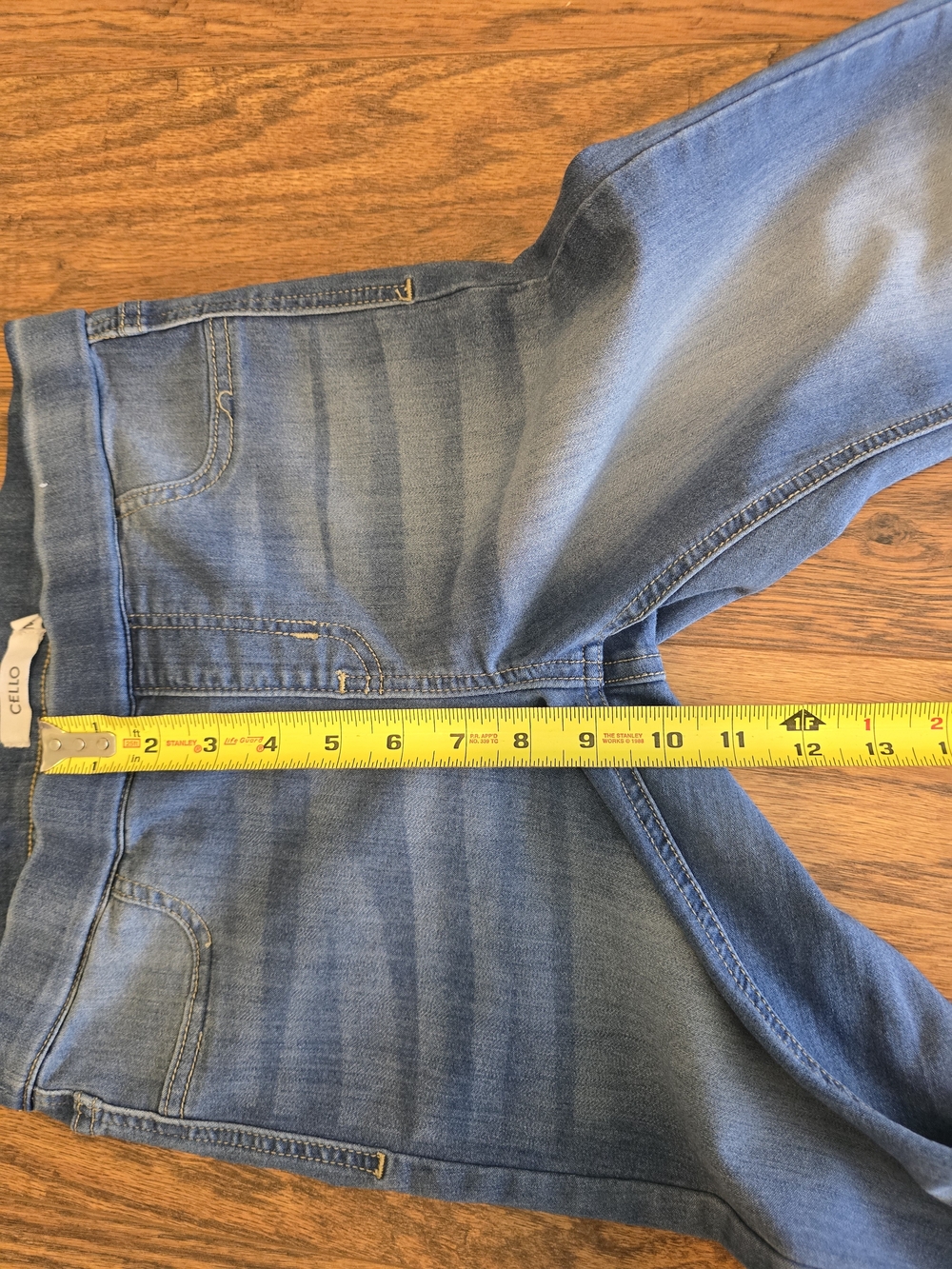 Cello Pull-On Flare Jeggings EUC - Women's Size M - Faded Denim Wash - Picture 10 of 13